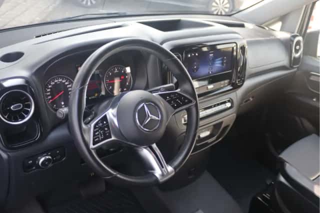 Mercedes-Benz Vito (2024) thumbnail 4