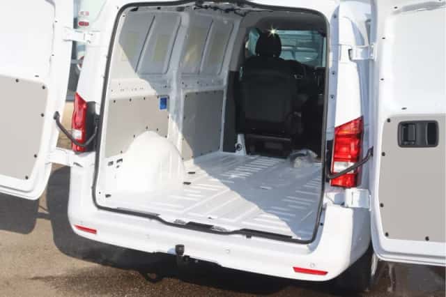 Mercedes-Benz Vito (2025) thumbnail 3
