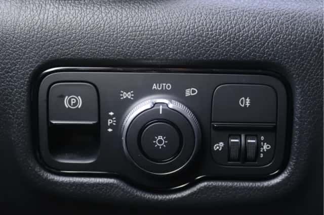Mercedes-Benz Vito (2025) thumbnail 6