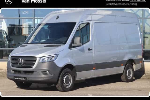 Mercedes-Benz Sprinter (2023) thumbnail 1