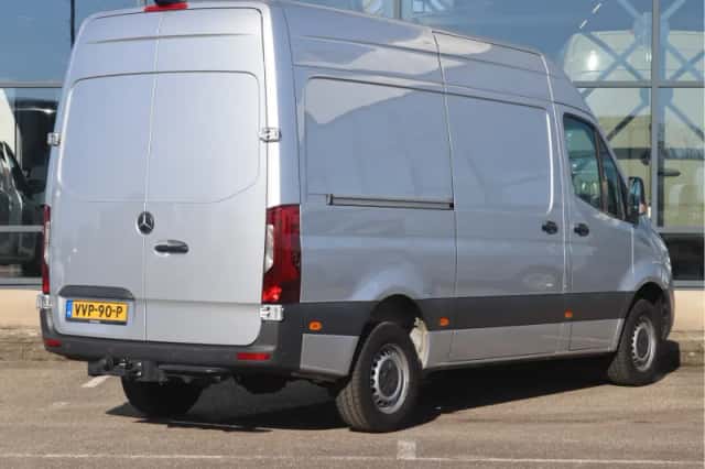 Mercedes-Benz Sprinter (2023) thumbnail 2