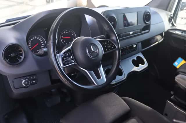 Mercedes-Benz Sprinter (2023) thumbnail 4