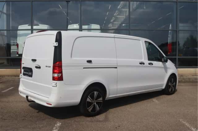 Mercedes-Benz Vito (2024) thumbnail 2