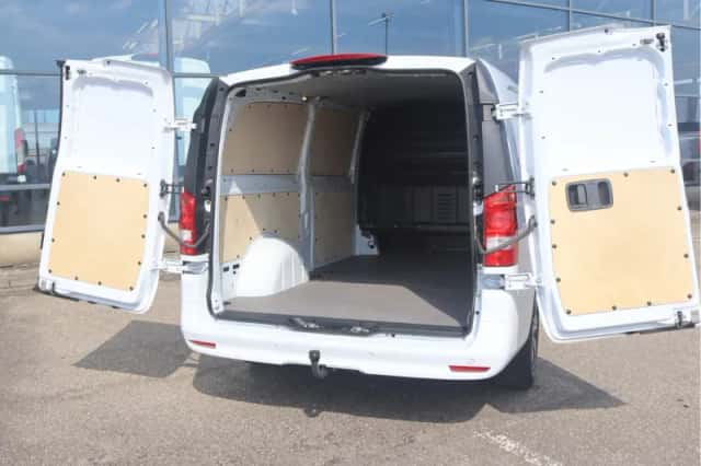 Mercedes-Benz Vito (2024) thumbnail 3