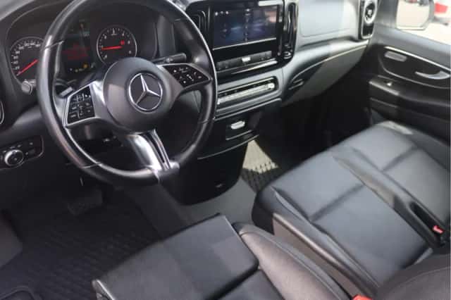Mercedes-Benz Vito (2024) thumbnail 4