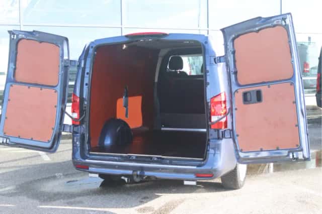 Mercedes-Benz Vito (2024) thumbnail 3