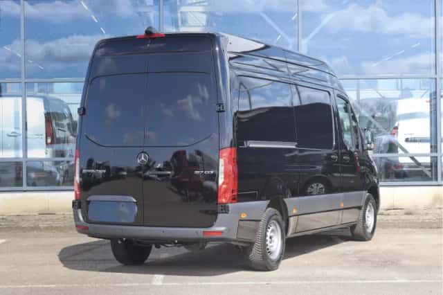 Mercedes-Benz Sprinter (2025) thumbnail 2