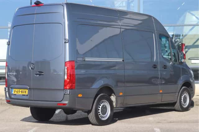 Mercedes-Benz Sprinter (2024) thumbnail 2