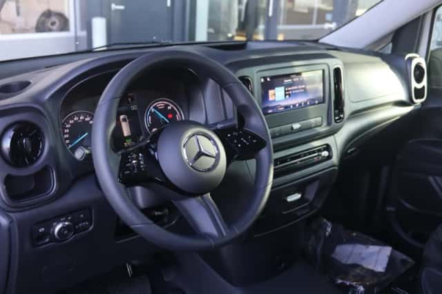 Mercedes-Benz eVito (2026) thumbnail 3