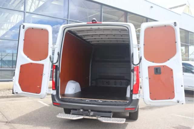 Mercedes-Benz Sprinter (2024) thumbnail 3