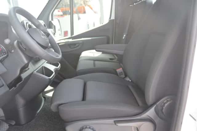 Mercedes-Benz Sprinter (2024) thumbnail 4