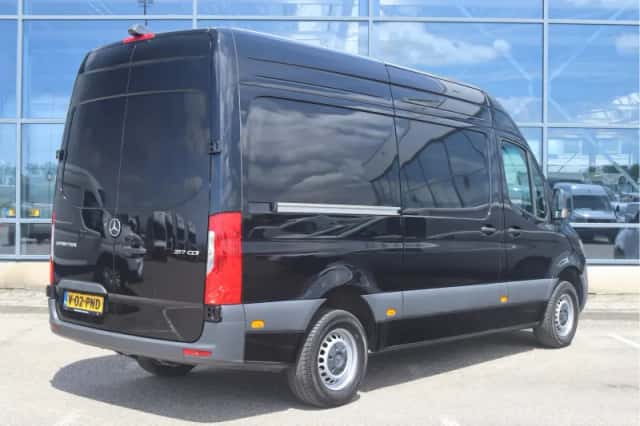 Mercedes-Benz Sprinter (2024) thumbnail 2