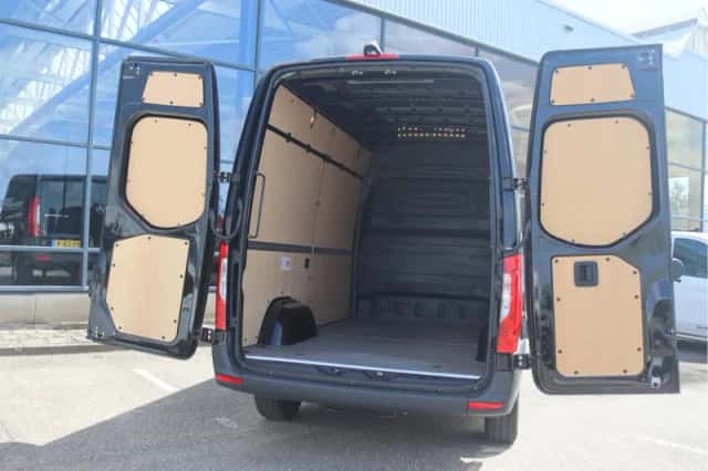 Mercedes-Benz Sprinter (2024) thumbnail 3