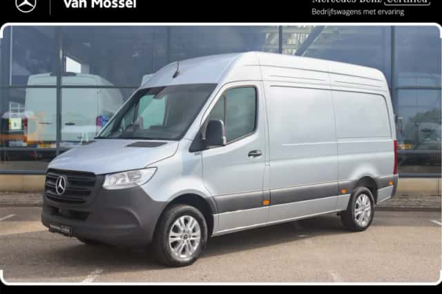 Mercedes-Benz Sprinter (2024) thumbnail 1
