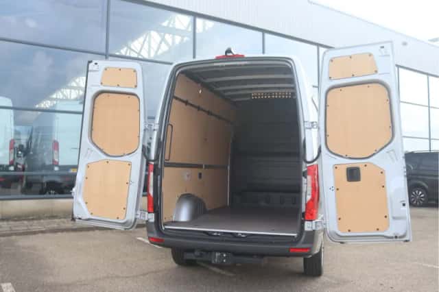 Mercedes-Benz Sprinter (2024) thumbnail 3