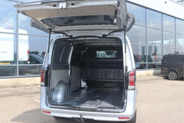 Mercedes-Benz Vito (2024) thumbnail 3