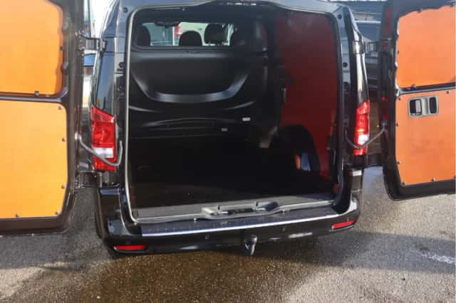 Mercedes-Benz Vito (2024) thumbnail 3