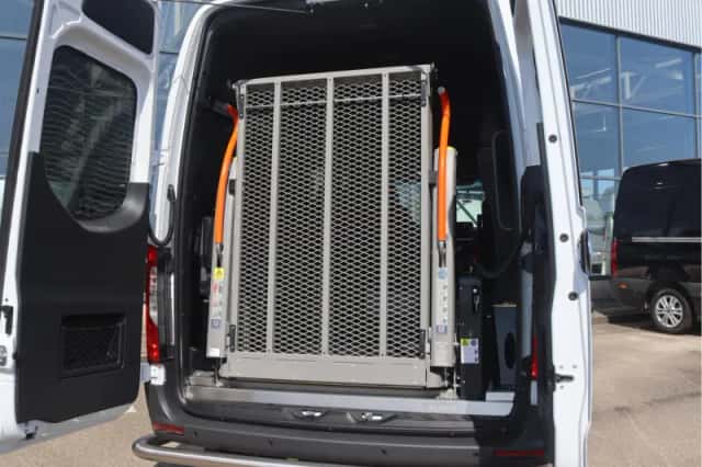 Mercedes-Benz Sprinter (2025) thumbnail 4