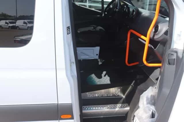 Mercedes-Benz Sprinter (2025) thumbnail 5