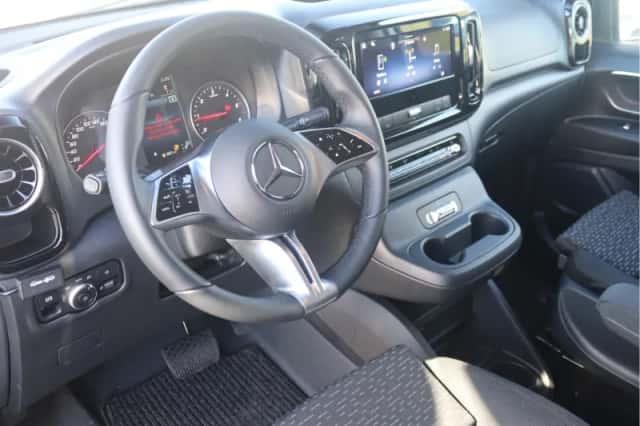 Mercedes-Benz Vito (2024) thumbnail 4