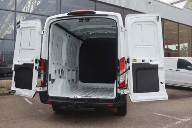 Ford Transit (2024) thumbnail 3