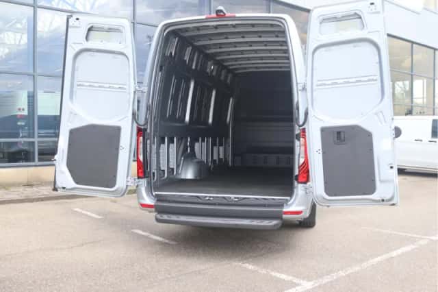 Mercedes-Benz Sprinter (2024) thumbnail 3