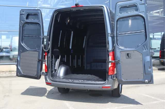Mercedes-Benz Sprinter (2025) thumbnail 3