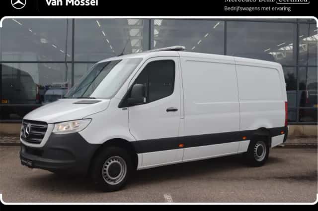 Mercedes-Benz Sprinter (2024) thumbnail 1