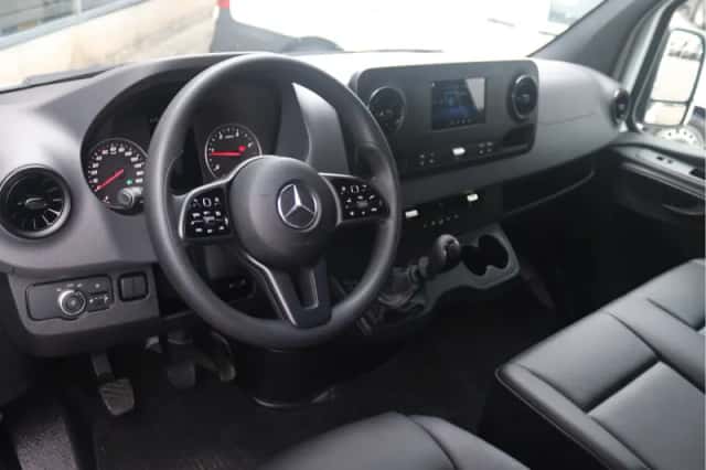 Mercedes-Benz Sprinter (2024) thumbnail 3