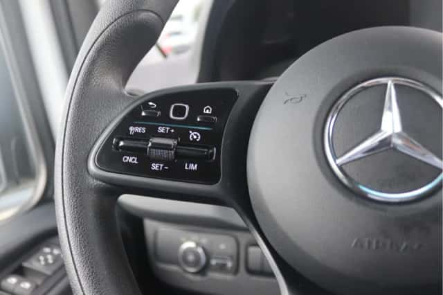 Mercedes-Benz Sprinter (2024) thumbnail 6