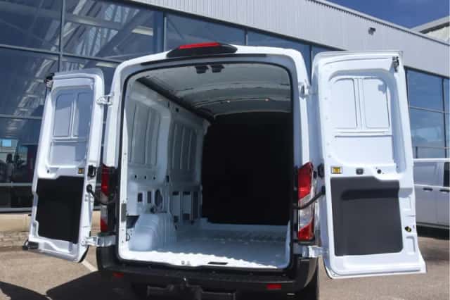 Ford Transit (2024) thumbnail 3