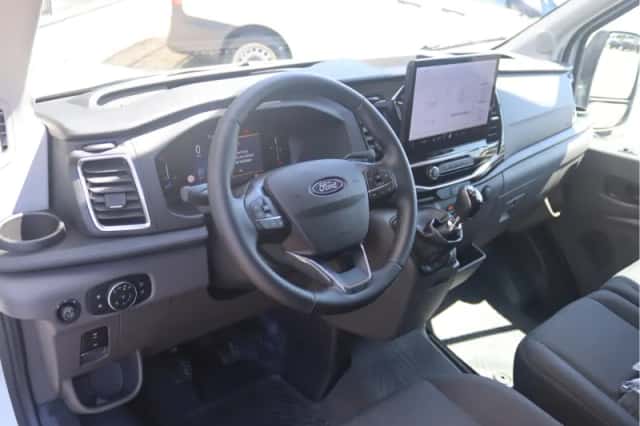 Ford Transit (2024) thumbnail 4