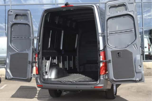 Mercedes-Benz Sprinter (2025) thumbnail 3