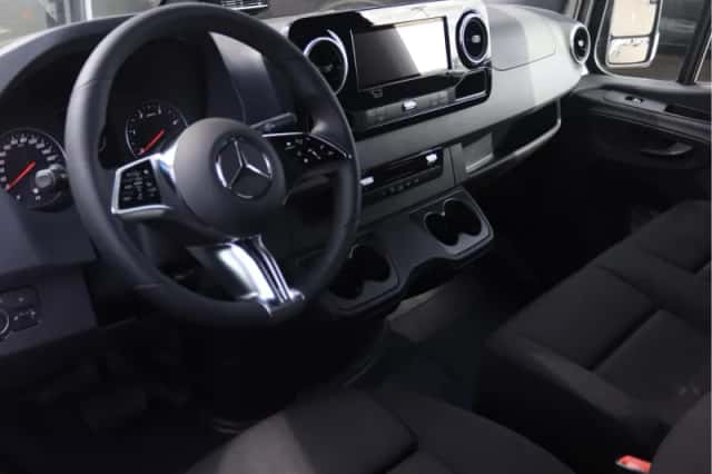Mercedes-Benz Sprinter (2025) thumbnail 4