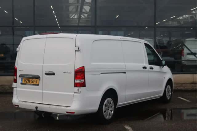 Mercedes-Benz Vito (2023) thumbnail 2