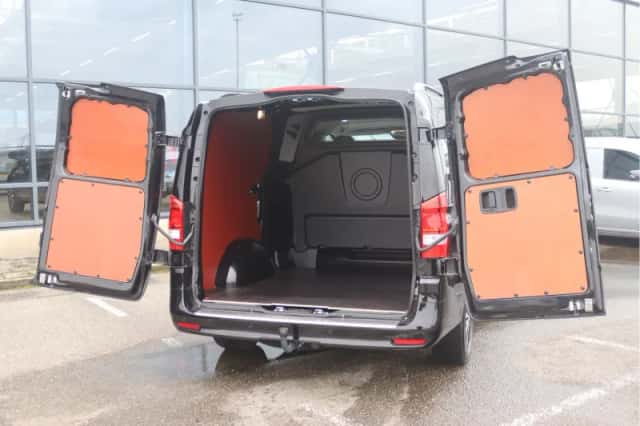 Mercedes-Benz Vito (2024) thumbnail 3