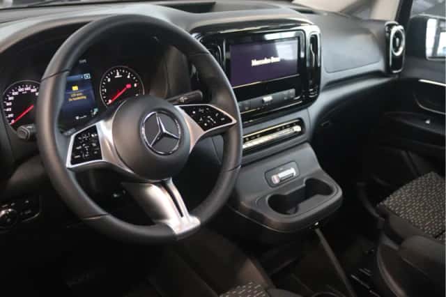 Mercedes-Benz Vito (2024) thumbnail 4