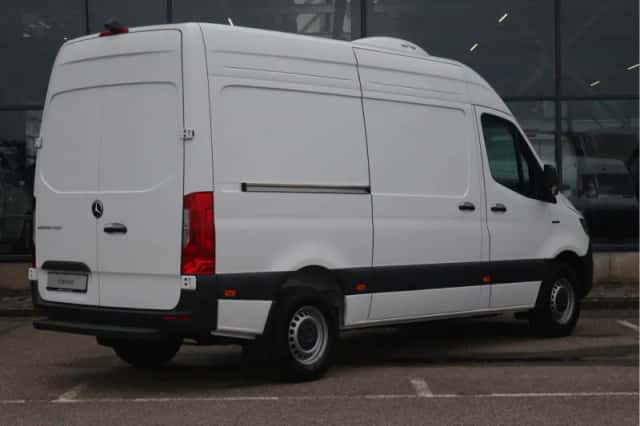 Mercedes-Benz eSprinter (2025) thumbnail 2