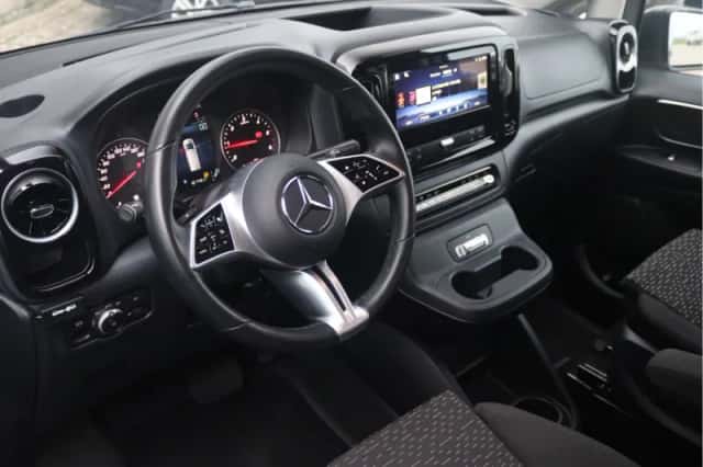 Mercedes-Benz Vito (2024) thumbnail 4