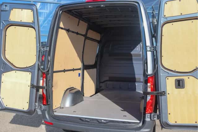 Mercedes-Benz Sprinter (2024) thumbnail 3