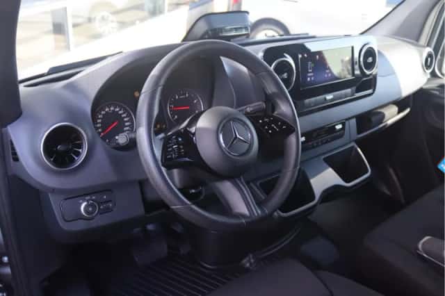 Mercedes-Benz Sprinter (2024) thumbnail 5