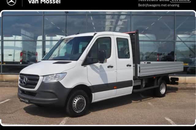 Mercedes-Benz Sprinter (2023) thumbnail 1