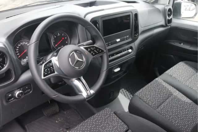 Mercedes-Benz Vito (2024) thumbnail 4