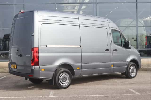 Mercedes-Benz Sprinter (2024) thumbnail 2