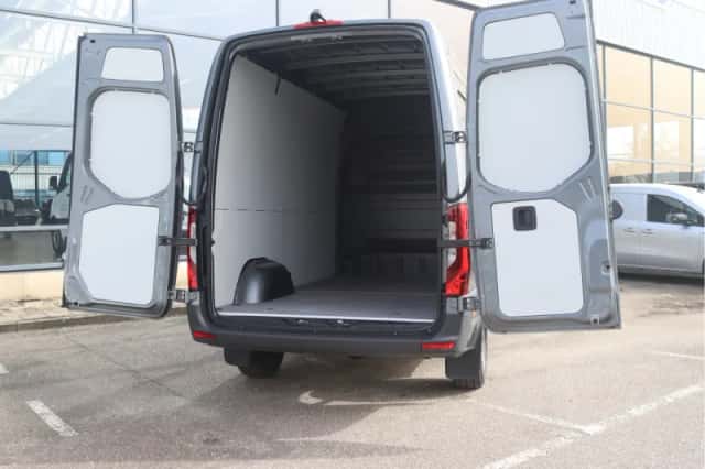 Mercedes-Benz Sprinter (2024) thumbnail 3