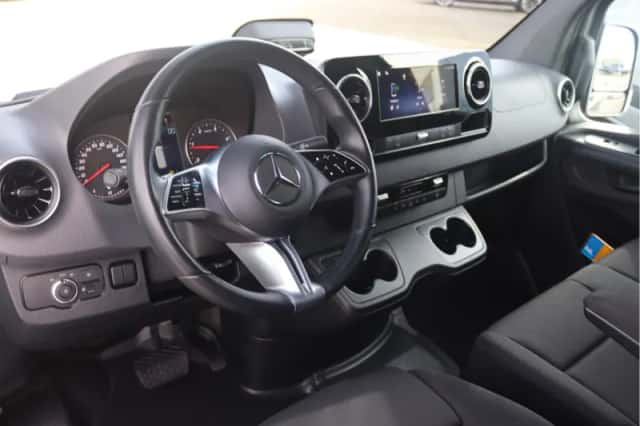 Mercedes-Benz Sprinter (2024) thumbnail 4