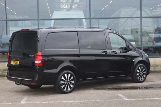 Mercedes-Benz Vito (2024) thumbnail 2
