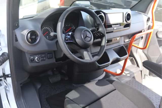 Mercedes-Benz Sprinter (2025) thumbnail 6