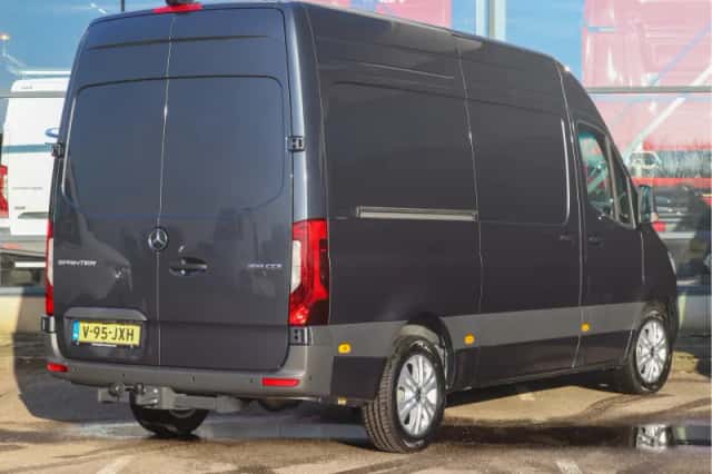 Mercedes-Benz Sprinter (2024) thumbnail 2