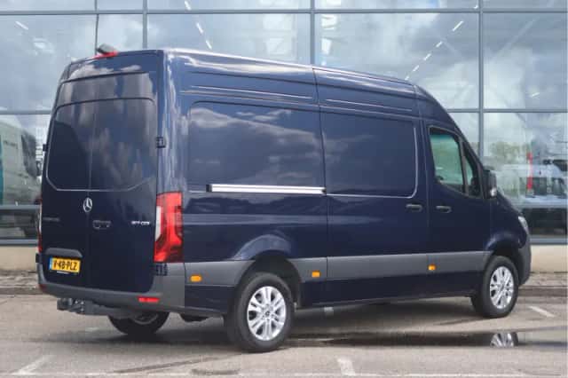 Mercedes-Benz Sprinter (2024) thumbnail 2